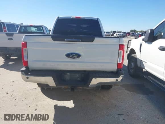 2018 Ford F-250 Platinum with VIN 1FT7W2BT7JEB09060, listed as a IAAI auction lot 43505578 with 283,434 mi miles and . Bid and sale history available at DreamBid. Image 17.