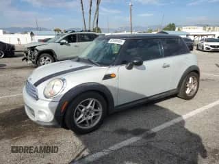 2011 MINI Hardtop с VIN WMWSU3C59BT251491, выставлен на аукционе Copart как лот 82668405 с пробегом 116 223 миль миль и Чистый • Clean title. История ставок и продаж доступна на DreamBid. Изображение 1.