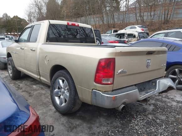 2011 Ram 1500 SLT z VIN 1D7RV1GT5BS516785, wystawiony jako IAAI lot #41369434 z przebiegiem 150 283 mil mil oraz . Historia ofert i sprzedaży dostępna na DreamBid. Obrazek 3.