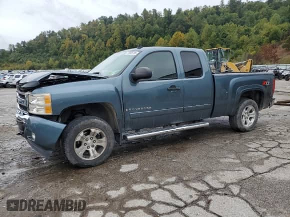 2007 Chevrolet Silverado 1500 1LT with VIN 1GCEK190X7Z577102, listed as a Copart auction lot 70985705 with 130,470 mi miles and Salvage title. Bid and sale history available at DreamBid. Image 1.