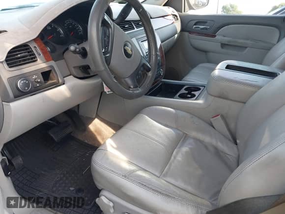 2010 Chevrolet Tahoe LT с VIN 1GNMCBE30AR141582, выставлен на аукционе IAAI как лот 42749080 с пробегом 153 535 миль миль и . История ставок и продаж доступна на DreamBid. Изображение 5.