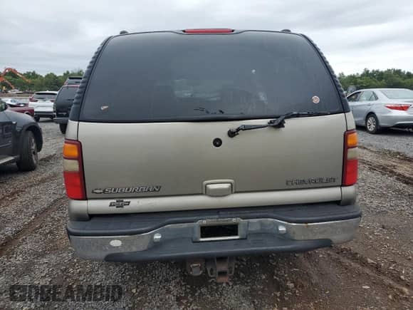 2001 Chevrolet Suburban LS z VIN 3GNFK16T11G103816, wystawiony jako Copart lot #68182605 z przebiegiem 285 942 mil mil oraz Szkoda całkowita • Salvage title. Historia ofert i sprzedaży dostępna na DreamBid. Obrazek 6.
