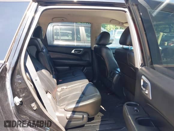 2014 Nissan Pathfinder S z VIN 5N1AR2MMXEC663550, wystawiony jako IAAI lot #42583355 z przebiegiem 92 311 mil mil oraz . Historia ofert i sprzedaży dostępna na DreamBid. Obrazek 8.