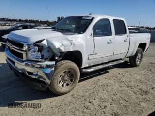 2011 Chevrolet Silverado 2500HD LTZ z VIN 1GC1KYC80BF139673, wystawiony jako Copart lot #76820874 z przebiegiem 276 421 mil mil oraz Szkoda całkowita • Salvage title. Historia ofert i sprzedaży dostępna na DreamBid. Obrazek 1.