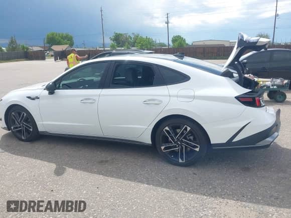 2025 Hyundai Sonata N Line с VIN KMHL54JC9SA494494, выставлен на аукционе IAAI как лот 42367521 с пробегом 2 131 миль миль и . История ставок и продаж доступна на DreamBid. Изображение 14.