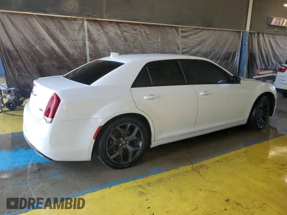 2020 Chrysler 300 Touring с VIN 2C3CCAAG5LH220678, выставлен на аукционе Copart как лот 68208695 с пробегом 139 499 миль миль и Чистый • Clean title. История ставок и продаж доступна на DreamBid. Изображение 3.