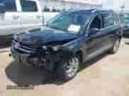 2017 Volkswagen Tiguan Wolfsburg Edition с VIN WVGSV7AX1HW503670, выставлен на аукционе IAAI как лот 42235251 с пробегом 88 477 миль миль и . История ставок и продаж доступна на DreamBid. Изображение 2.