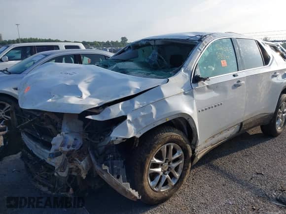 2019 Chevrolet Traverse LT Cloth z VIN 1GNEVGKW8KJ228639, wystawiony jako IAAI lot #42388340 z przebiegiem Nie podano mil oraz . Historia ofert i sprzedaży dostępna na DreamBid. Obrazek 6.