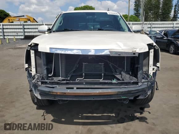 2010 Cadillac Escalade ESV Premium с VIN 1GYUKJEF2AR244433, выставлен на аукционе Copart как лот 57424535 с пробегом 133 861 миль миль и Списание • Salvage title. История ставок и продаж доступна на DreamBid. Изображение 5.
