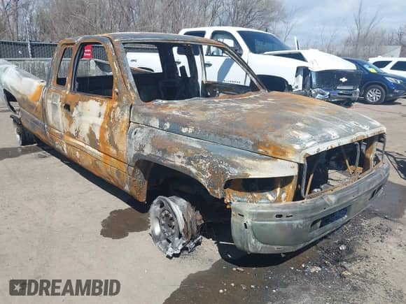 2002 Dodge 2500 z VIN 3B7KF23Z82M265794, wystawiony jako IAAI lot #41839111 z przebiegiem Nie podano mil oraz . Historia ofert i sprzedaży dostępna na DreamBid. Obrazek 1.