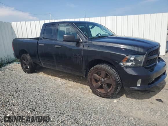 2018 Ram 1500 Express z VIN 1C6RR6FG4JS169391, wystawiony jako Copart lot #69590875 z przebiegiem 151 358 mil mil oraz Czysty tytuł • Clean title. Historia ofert i sprzedaży dostępna na DreamBid. Obrazek 4.