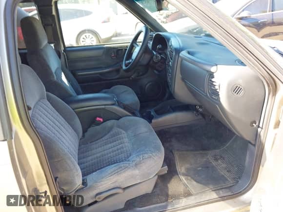 2000 Chevrolet S-10 LS с VIN 1GCDT19W2Y8286632, выставлен на аукционе IAAI как лот 42736573 с пробегом 177 706 миль миль и . История ставок и продаж доступна на DreamBid. Изображение 5.
