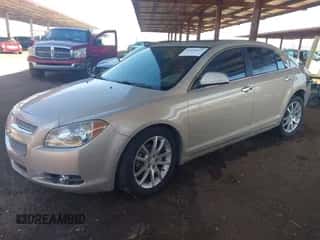 2012 Chevrolet Malibu LTZ 1LZ z VIN 1G1ZE5E06CF214418, wystawiony jako IAAI lot #43450311 z przebiegiem 177 772 mil mil oraz . Historia ofert i sprzedaży dostępna na DreamBid. Obrazek 2.