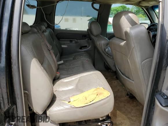 2003 Chevrolet Suburban LS с VIN 3GNFK16Z63G112518, выставлен на аукционе Copart как лот 64515645 с пробегом 293 750 миль миль и На запчасти • Non repairable. История ставок и продаж доступна на DreamBid. Изображение 11.