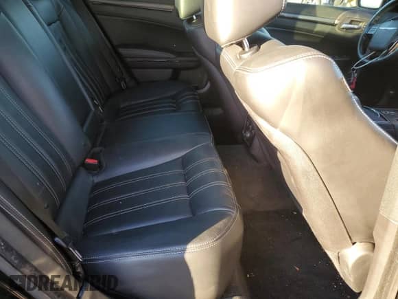 2012 Chrysler 300 S z VIN 2C3CCAJTXCH115969, wystawiony jako Copart lot #80680184 z przebiegiem 125 865 mil mil oraz Szkoda całkowita • Salvage title. Historia ofert i sprzedaży dostępna na DreamBid. Obrazek 10.