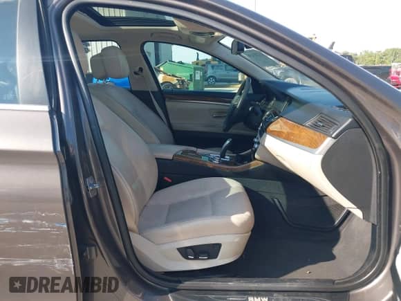 2012 BMW 5 Series 535i xDrive с VIN WBAFU7C57CDU64007, выставлен на аукционе IAAI как лот 43203459 с пробегом 126 068 миль миль и . История ставок и продаж доступна на DreamBid. Изображение 5.