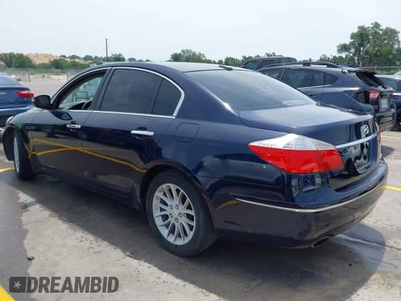 2009 Hyundai Genesis z VIN KMHGC46E79U022773, wystawiony jako IAAI lot #42285930 z przebiegiem 335 948 mil mil oraz . Historia ofert i sprzedaży dostępna na DreamBid. Obrazek 3.