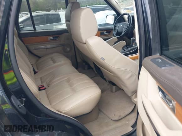 2011 Land Rover Range Rover Sport SC z VIN SALSH2E49BA709850, wystawiony jako IAAI lot #41898116 z przebiegiem 88 974 mil mil oraz . Historia ofert i sprzedaży dostępna na DreamBid. Obrazek 8.