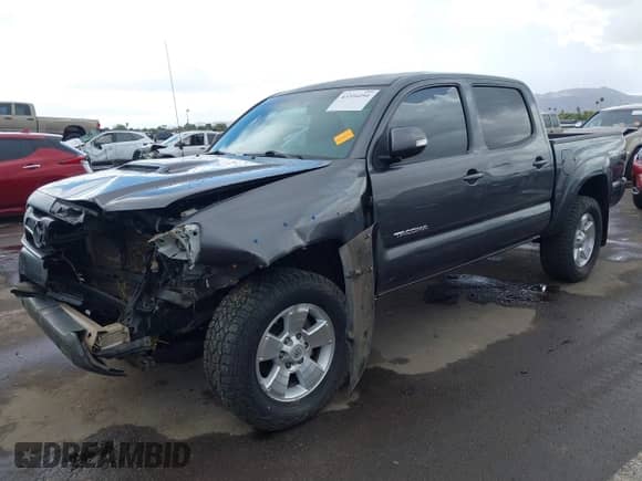 2015 Toyota Tacoma PreRunner z VIN 3TMJU4GN0FM185366, wystawiony jako IAAI lot #43316251 z przebiegiem 77 520 mil mil oraz . Historia ofert i sprzedaży dostępna na DreamBid. Obrazek 17.