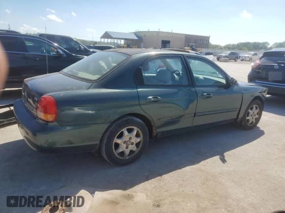 2001 Hyundai Sonata GLS z VIN KMHWF35V11A485934, wystawiony jako Copart lot #69853585 z przebiegiem 120 924 mil mil oraz Szkoda całkowita • Salvage title. Historia ofert i sprzedaży dostępna na DreamBid. Obrazek 3.