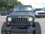 2007 Jeep Wrangler Unlimited Sahara z VIN 1J8GA59187L104774, wystawiony jako IAAI lot #42485359 z przebiegiem 192 254 mil mil oraz . Historia ofert i sprzedaży dostępna na DreamBid. Obrazek 13.