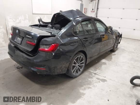 2022 BMW 3 Series 330i xDrive z VIN 3MW5R7J05N8C54882, wystawiony jako IAAI lot #43129155 z przebiegiem Nie podano mil oraz . Historia ofert i sprzedaży dostępna na DreamBid. Obrazek 4.