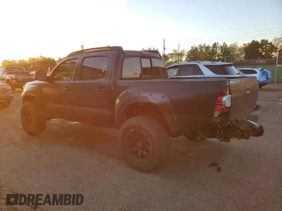2013 Toyota Tacoma с VIN 3TMLU4EN4DM131433, выставлен на аукционе Copart как лот 85946955 с пробегом 119 482 миль миль и Списание • Salvage title. История ставок и продаж доступна на DreamBid. Изображение 2.