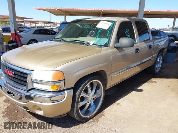 2006 GMC Sierra 1500 SL z VIN 2GTEC13V261282441, wystawiony jako IAAI lot #41799896 z przebiegiem 274 960 mil mil oraz . Historia ofert i sprzedaży dostępna na DreamBid. Obrazek 2.