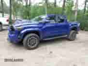 2024 Toyota Tacoma SR5 z VIN 3TMLB5JN5RM079724, wystawiony jako IAAI lot #42507488 z przebiegiem 6 543 mil mil oraz . Historia ofert i sprzedaży dostępna na DreamBid. Obrazek 17.