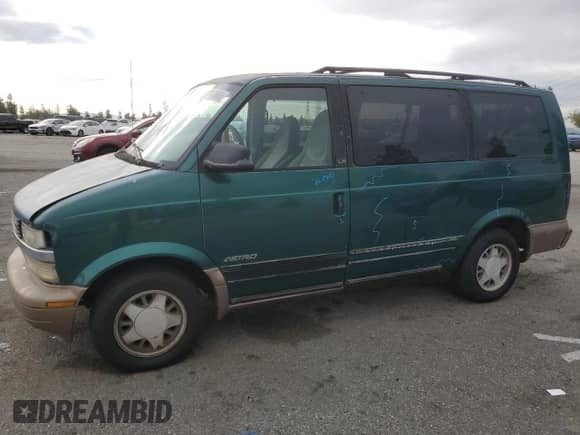2000 Chevrolet Astro с VIN 1GNDM19W9YB191640, выставлен на аукционе Copart как лот 82247164 с пробегом 168 605 миль миль и Списание • Salvage title. История ставок и продаж доступна на DreamBid. Изображение 1.