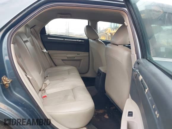 2005 Chrysler 300 Touring с VIN 2C3JA53G15H656917, выставлен на аукционе IAAI как лот 43311651 с пробегом 142 810 миль миль и . История ставок и продаж доступна на DreamBid. Изображение 8.