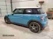 2009 MINI Hardtop с VIN WMWMF33569TT69852, выставлен на аукционе Copart как лот 85374365 с пробегом 139 441 миль миль и Списание • Salvage title. История ставок и продаж доступна на DreamBid. Изображение 2.
