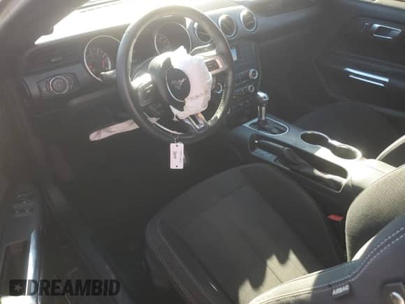 2020 Ford Mustang EcoBoost z VIN 1FA6P8TH9L5183708, wystawiony jako Copart lot #86771585 z przebiegiem 52 725 mil mil oraz Nie do naprawy • Non repairable. Historia ofert i sprzedaży dostępna na DreamBid. Obrazek 8.