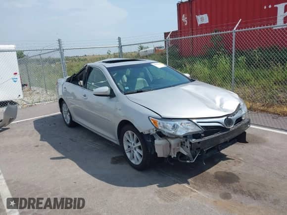 2013 Toyota Camry LE z VIN 4T1BD1FK6DU065053, wystawiony jako IAAI lot #42976116 z przebiegiem 231 999 mil mil oraz . Historia ofert i sprzedaży dostępna na DreamBid. Obrazek 1.