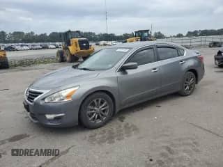 2015 Nissan Altima 2.5 with VIN 1N4AL3AP7FC582331, listed as a Copart auction lot 85704155 with 195,852 mi miles and Salvage title. Bid and sale history available at DreamBid. Image 1.