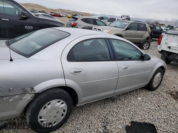 2006 Dodge Stratus with VIN 1B3AL46X36N240941, listed as a Copart auction lot 43854015 with 146,493 mi miles and Clean title. Bid and sale history available at DreamBid. Image 3.