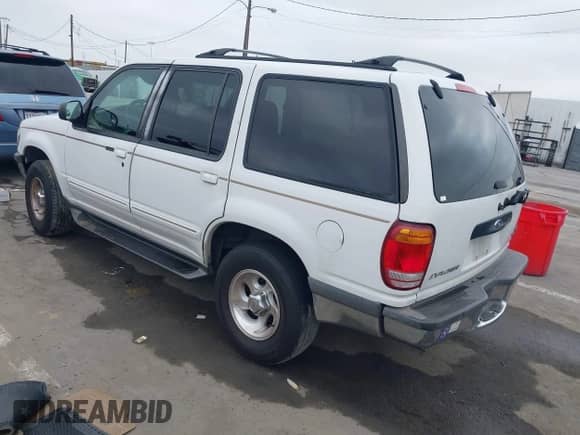 1998 Ford Explorer XL z VIN 1FMZU32EXWZB41566, wystawiony jako IAAI lot #42519853 z przebiegiem 301 846 mil mil oraz . Historia ofert i sprzedaży dostępna na DreamBid. Obrazek 3.