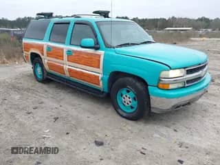 2000 Chevrolet Suburban LT with VIN 3GNFK16T8YG220495, listed as a IAAI auction lot 41758910 with 258,226 mi miles and . Bid and sale history available at DreamBid. Image 1.