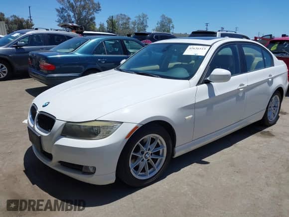 2010 BMW 3 Series 328i с VIN WBAPH5C5XAA439453, выставлен на аукционе IAAI как лот 42636515 с пробегом 98 702 миль миль и . История ставок и продаж доступна на DreamBid. Изображение 2.