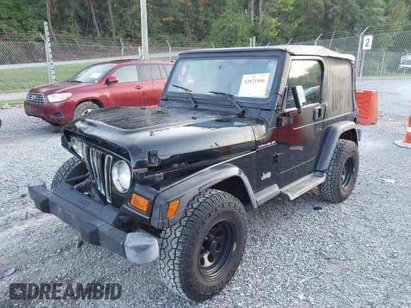 2001 Jeep Wrangler SE with VIN 1J4FA29P01P350847, listed as a IAAI auction lot 42821806 with 205,522 mi miles and . Bid and sale history available at DreamBid. Image 2.