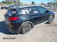 2019 Hyundai Tucson Sport z VIN KM8J33AL5KU902933, wystawiony jako IAAI lot #41286316 z przebiegiem 73 799 mil mil oraz . Historia ofert i sprzedaży dostępna na DreamBid. Obrazek 4.