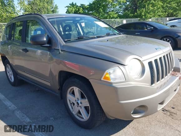 2008 Jeep Compass Sport с VIN 1J8FT47068D635994, выставлен на аукционе IAAI как лот 42392737 с пробегом 169 436 миль миль и . История ставок и продаж доступна на DreamBid. Изображение 1.