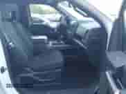 2019 Ford F-150 XLT z VIN 1FTEW1EP0KKD88077, wystawiony jako IAAI lot #43125919 z przebiegiem 80 967 mil mil oraz . Historia ofert i sprzedaży dostępna na DreamBid. Obrazek 5.