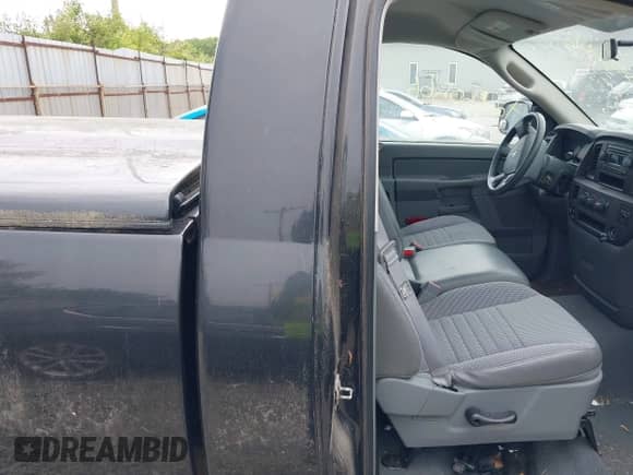 2007 Dodge 1500 SLT z VIN 1D7HA16227J564919, wystawiony jako IAAI lot #42250566 z przebiegiem 100 515 mil mil oraz . Historia ofert i sprzedaży dostępna na DreamBid. Obrazek 8.