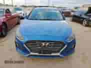 2019 Hyundai Sonata SE z VIN 5NPE24AF5KH736349, wystawiony jako Copart lot #83986975 z przebiegiem 62 086 mil mil oraz Czysty tytuł • Clean title. Historia ofert i sprzedaży dostępna na DreamBid. Obrazek 5.