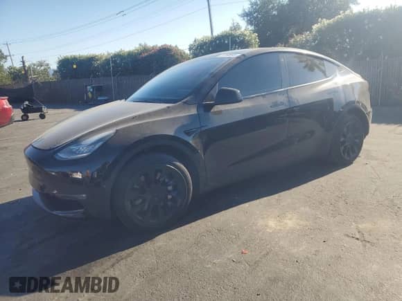 2021 Tesla Model Y Long Range with VIN 5YJYGDEE5MF214760, listed as a Copart auction lot 71198945 with 103,622 mi miles and Salvage title. Bid and sale history available at DreamBid. Image 1.
