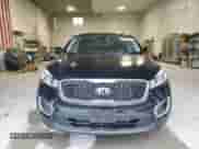 2018 Kia Sorento LX z VIN 5XYPGDA33JG383809, wystawiony jako Copart lot #67726675 z przebiegiem 114 685 mil mil oraz Czysty tytuł • Clean title. Historia ofert i sprzedaży dostępna na DreamBid. Obrazek 5.