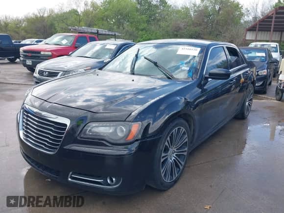 2013 Chrysler 300 S с VIN 2C3CCABT4DH727357, выставлен на аукционе IAAI как лот 41910120 с пробегом 232 421 миль миль и . История ставок и продаж доступна на DreamBid. Изображение 6.