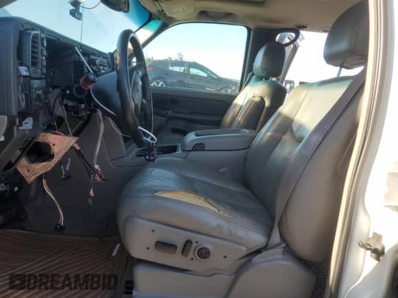 2003 Chevrolet Suburban with VIN 1GNFK16T03J134945, listed as a Copart auction lot 79855904 with Not provided miles and Salvage title. Bid and sale history available at DreamBid. Image 7.