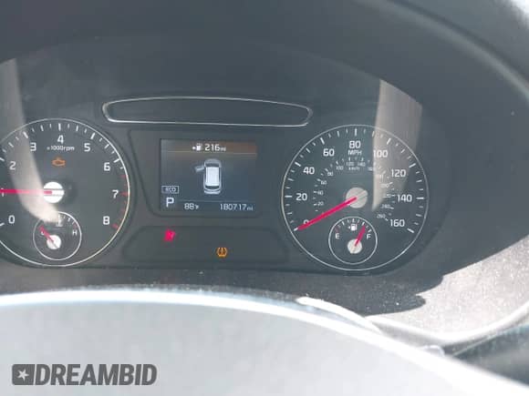 2020 Kia Sorento LX z VIN 5XYPG4A52LG660695, wystawiony jako IAAI lot #42705893 z przebiegiem 180 717 mil mil oraz . Historia ofert i sprzedaży dostępna na DreamBid. Obrazek 7.